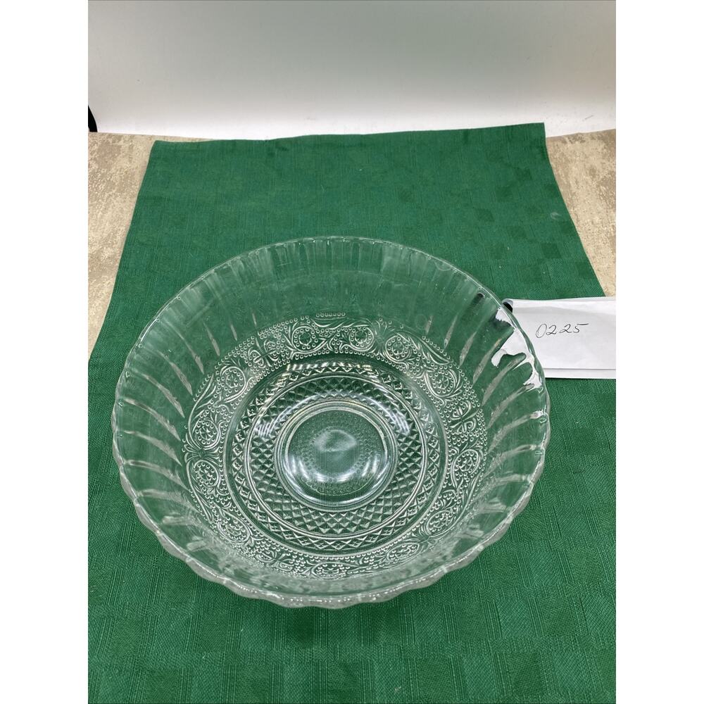 Vtg KIG Malaysia Fleur de Lis Pressed Glass Trellis Serving Bowl. 7.5”X 3” - Picture 2 of 12